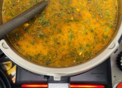 Ciorbă ardelenească de porc cu afumătură și cartofi la Thermomix